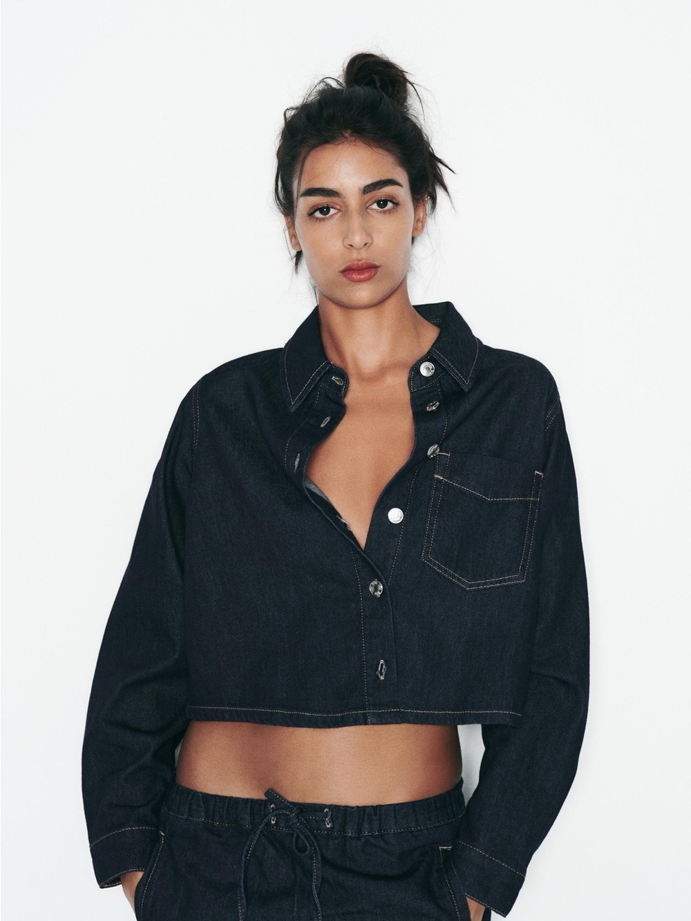 Zara Cropped Denim Jacket Size Medium